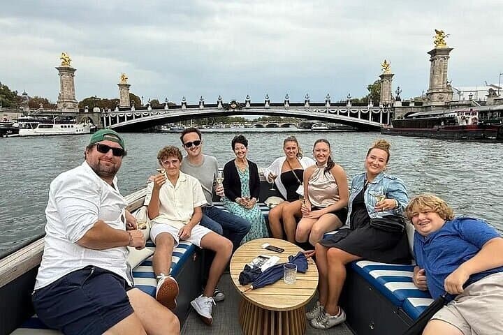 Passeggiata ai piedi della Torre Eiffel e Crociera Gastronomica sul Fiume Senna — foto 2