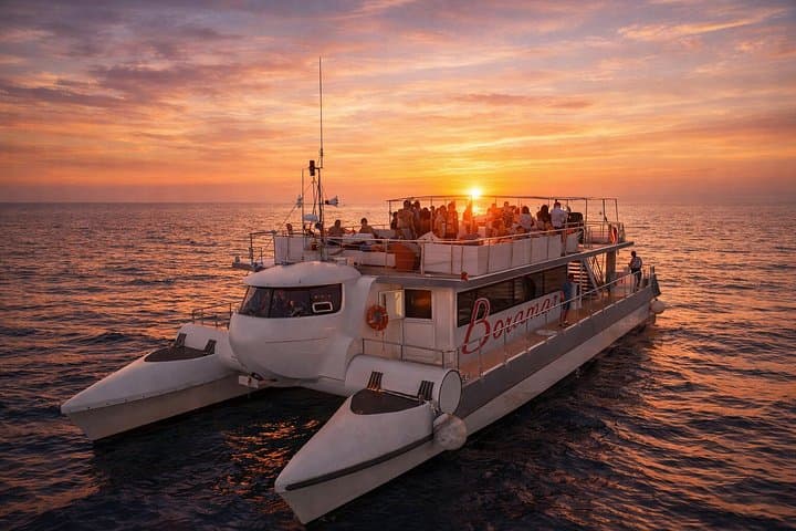 Escursione in barca al tramonto dal Porto di Valencia