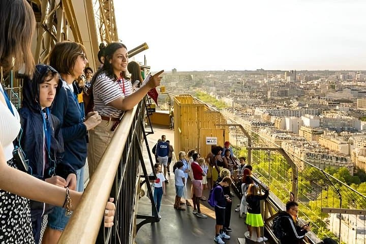 Eiffelturm Aufzugstour mit geführtem Zugang zur Aussichtsplattform — Foto 3