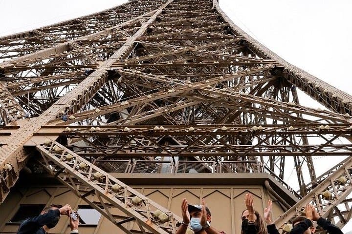 Eiffelturm Aufzugstour mit geführtem Zugang zur Aussichtsplattform — Foto 5