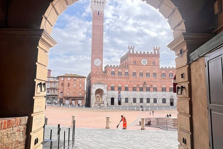 Tagesausflug nach Florenz: Pisa, San Gimignano und Siena mit Mittagessen — Foto 5