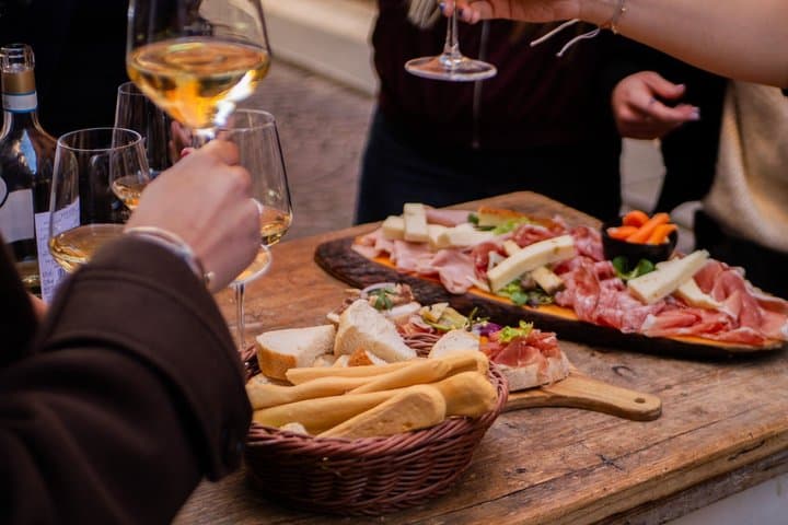 Verona Gourmet Food Tour mit Abendessen, Wein und Gelato — Foto 3