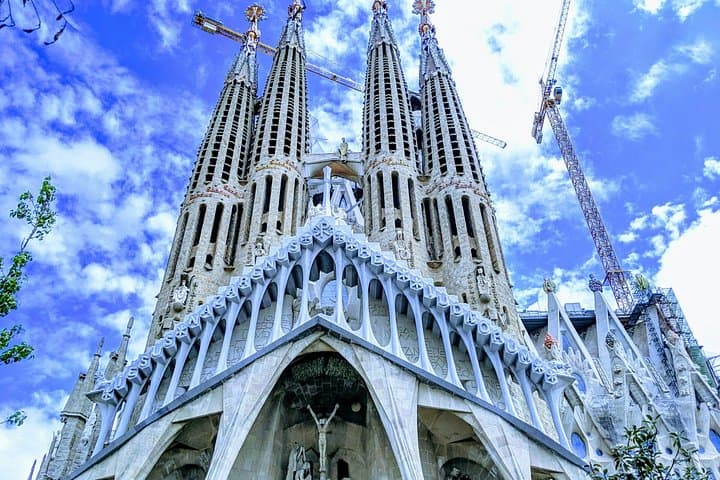 Sagrada Familia Skip-the-Line Kleingruppenführung — Foto 4