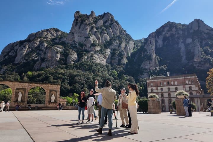 Montserrat Kloster Kleingruppen- oder Privattour — Foto 3