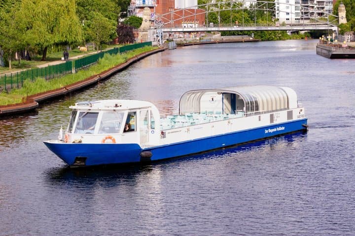 Berlin Hauptstadt 4-Gänge Sonnenuntergangs-Dinner-Kreuzfahrt inklusive Getränke — Foto 3