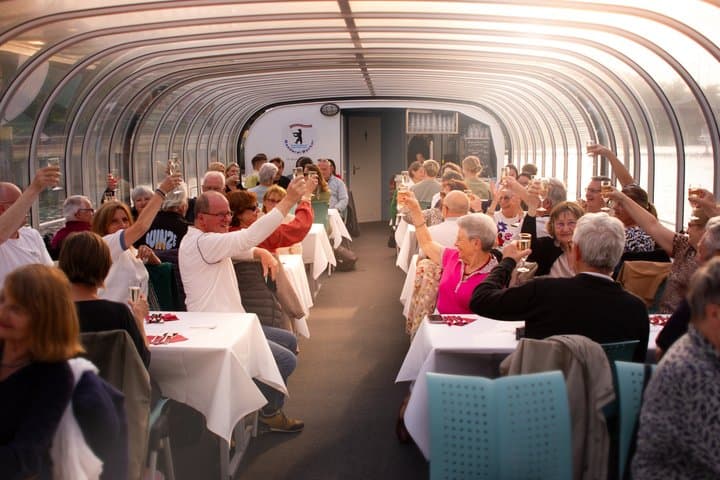 Berlin 3-Gänge-Dinner-Kreuzfahrt — Foto 4