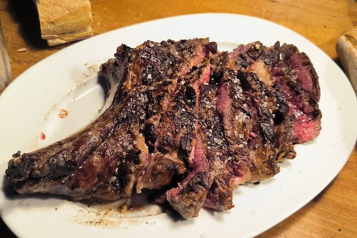 Esperienza Steak e Sidro nella Sagardotegia Basca