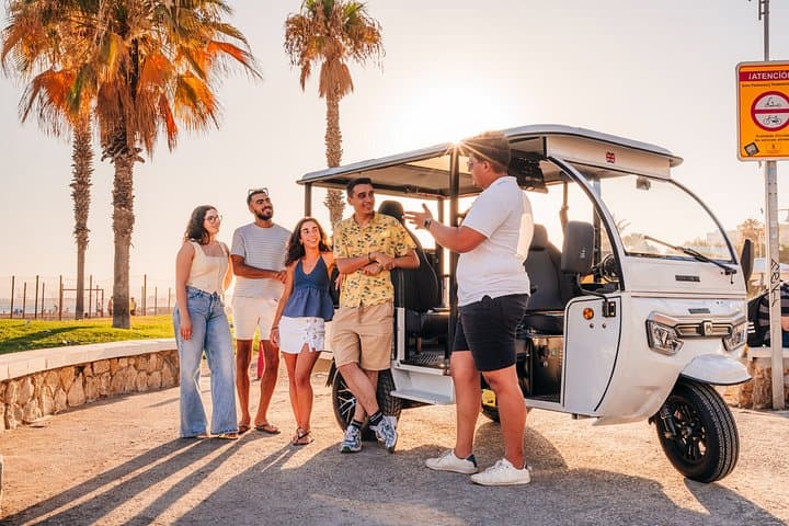 Malaga Essentielle PRIVATE TOUR im Elektrischen Tuktuk 2h — Foto 3