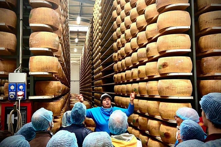 Private Tour von Modena zur Bio-Produktion von Parmigiano Reggiano mit Verkostung — Foto 2