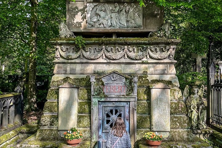 Tour del Cementerio Melaten, la Ciudad de los Muertos de Colonia en inglés