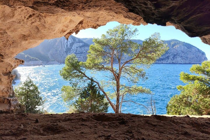 Excursion côtière à la Grotte de la Lumière avec baignade à Ibiza — photo 3