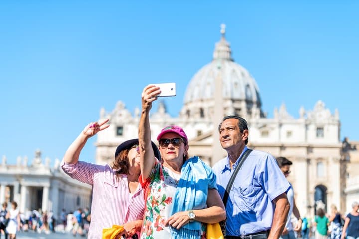 Salta la Coda: Tour Guidato della Basilica di San Pietro, Tombe Papali e Cupola — foto 2
