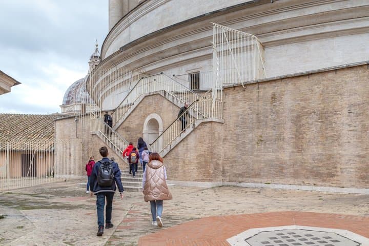 Salta la Coda: Tour Guidato della Basilica di San Pietro, Tombe Papali e Cupola — foto 4