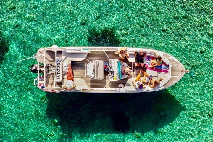 Bootstour in den Calanques mit Schwimmen — Foto 1
