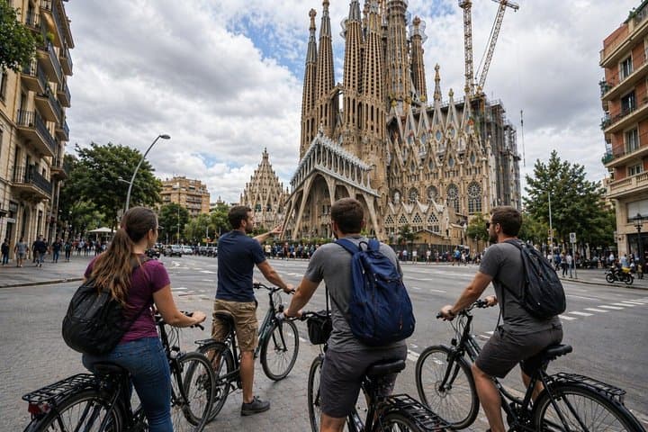 Tour Privado en Bicicleta y Entradas a la Sagrada Familia en Barcelona