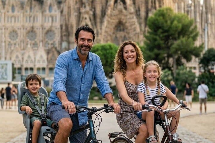 Tour Privado en Bicicleta y Entradas a la Sagrada Familia en Barcelona — foto 2