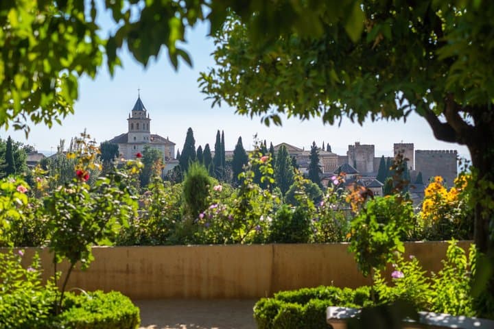 Visita Guiada a la Alhambra, Generalife y Alcazaba sin los Palacios Nazaríes — foto 3