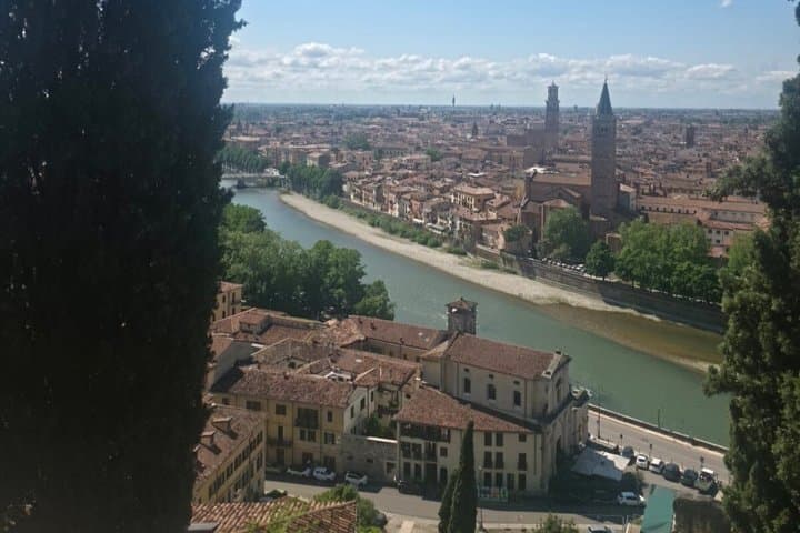 Tour en carrito de golf por Verona: Teatro Romano y Castello San Pietro