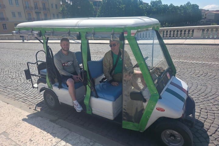 Tour en carrito de golf por Verona: Teatro Romano y Castello San Pietro — foto 3