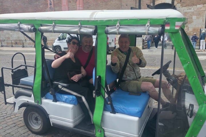 Tour en carrito de golf por Verona: Teatro Romano y Castello San Pietro — foto 5