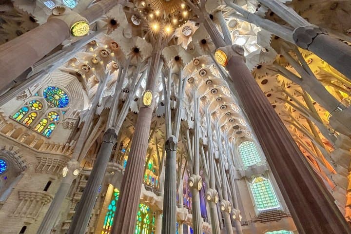 Tour Guidato in Inglese della Sagrada Familia e Accesso Facoltativo alla Torre — foto 5