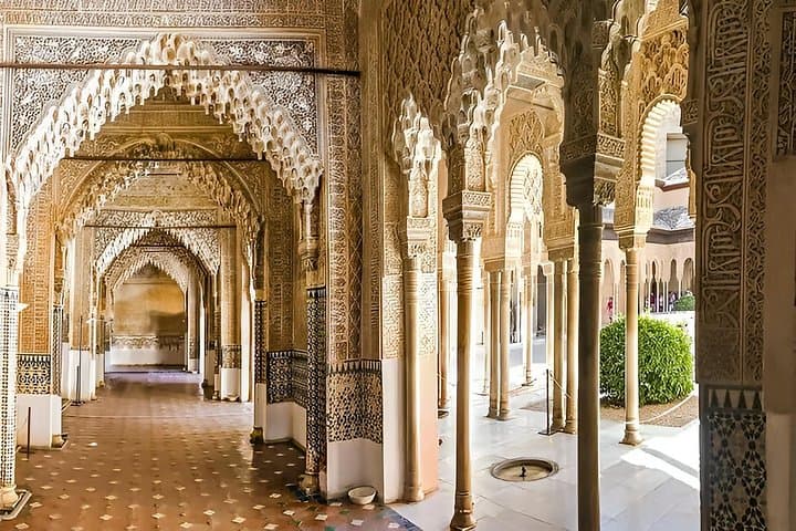 Billets pour l'Alhambra et le Palais Nasride avec Train Touristique — photo 5