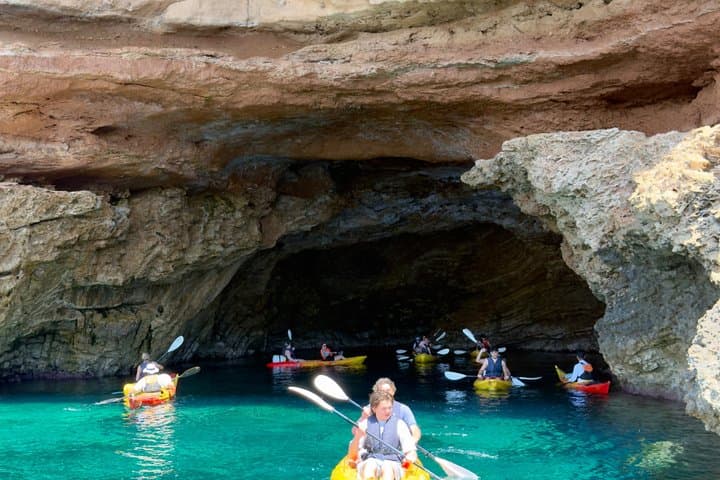 Tour Guidato delle Grotte Marine con Kayak e Snorkeling a Ibiza
