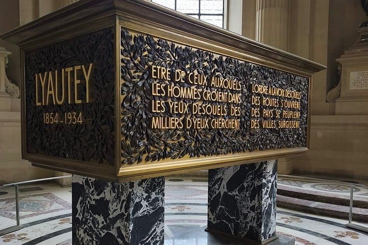 Visite guidée des Invalides et de la tombe de Napoléon à Paris — photo 2