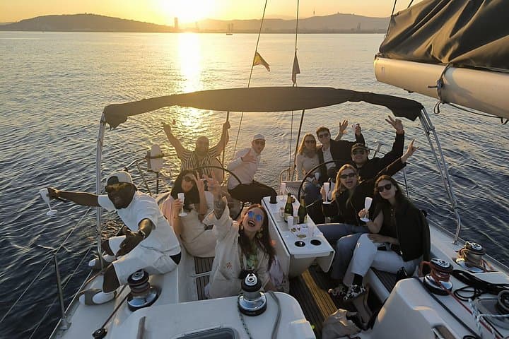 Navigazione al Tramonto a Barcellona con Bar Aperto di Cava e Snack — foto 2