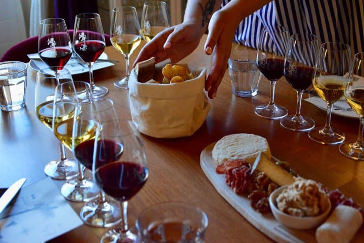 Lyon Weinprobe: Blindverkostung in kleiner Gruppe mit einem Sommelier — Foto 2