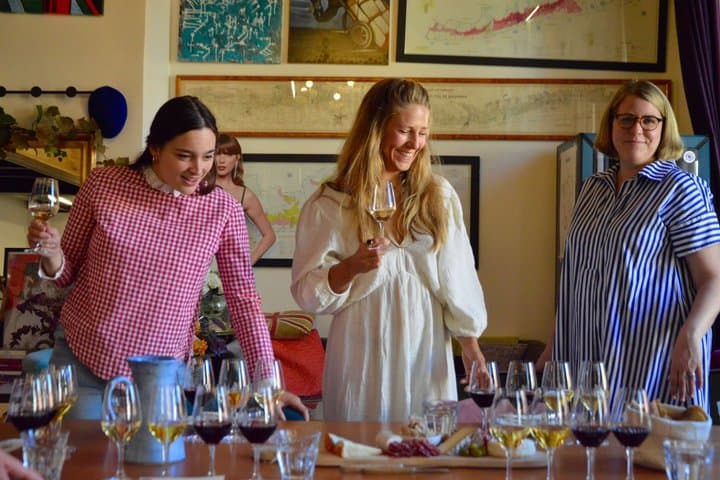 Lyon Weinprobe: Blindverkostung in kleiner Gruppe mit einem Sommelier — Foto 1