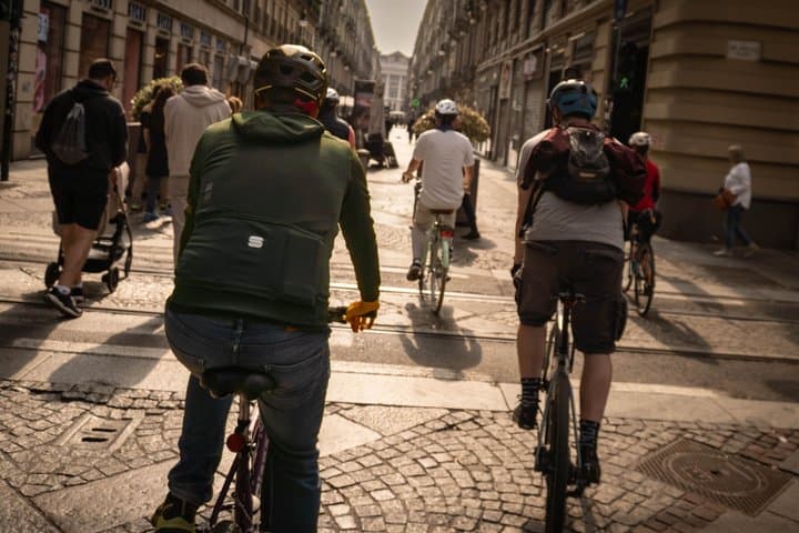 Liberación de Turín del Nazifascismo en un Paseo en Bicicleta Tranquilo