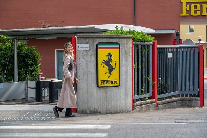 Da Bologna in treno ai Musei Ferrari di Modena e Maranello — foto 2