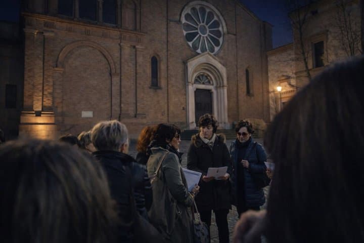 Tour notturno a piedi a Bologna: Leggende nascoste e luoghi segreti — foto 2