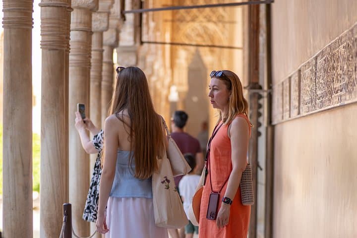 Tour privado de la Alhambra con entradas a los Palacios Nazaríes