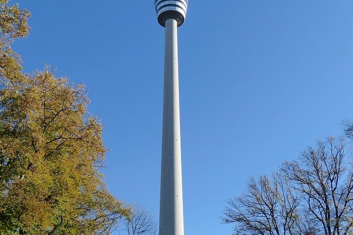 Private Fahrzeugtour durch Stuttgart: Fernsehturm, Museen und mehr — Foto 2