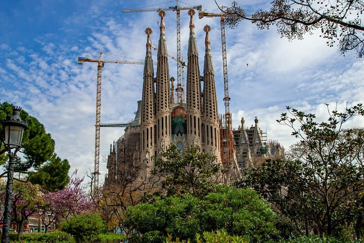 Sagrada Familia Skip-the-Line Tour & Optional Towers Access — Foto 3