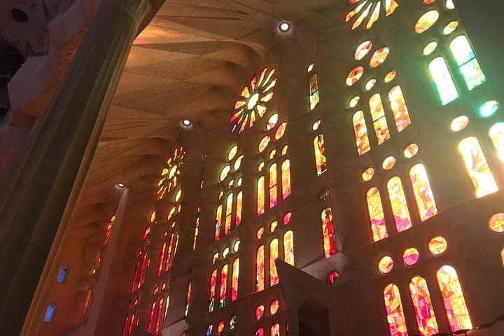 Sagrada Familia Skip-the-Line Tour & Optional Towers Access — Foto 4