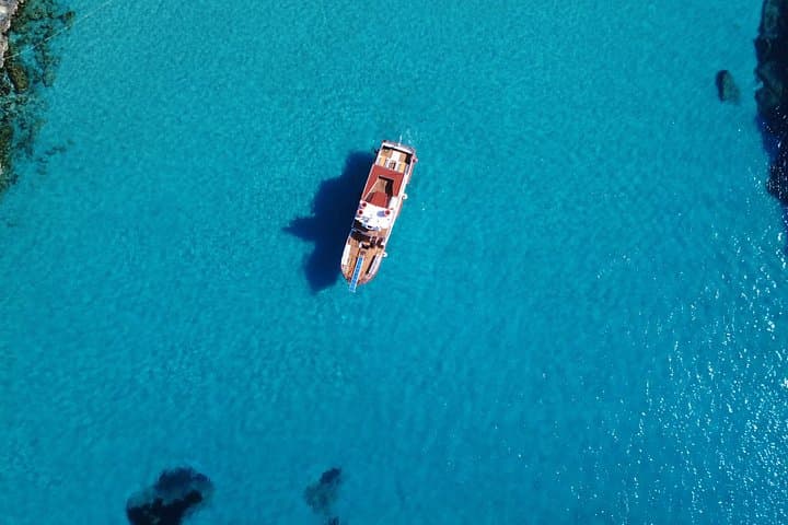 Ibiza Beach Hopper con Almuerzo y Barra Libre de Bebidas, Paddle Surf y Snorkel — foto 3