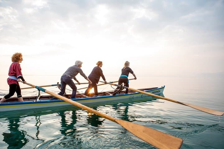 Experiencia de Remo Tradicional en el Lago de Garda al Atardecer — foto 2