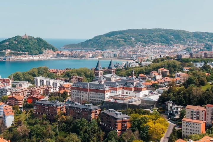 Private Sightseeing Tour in San Sebastián