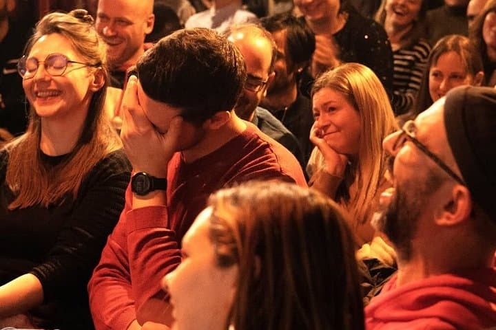 Englische Stand-Up-Comedy bei HIER WO DU STRAHLST, Berlin — Foto 5