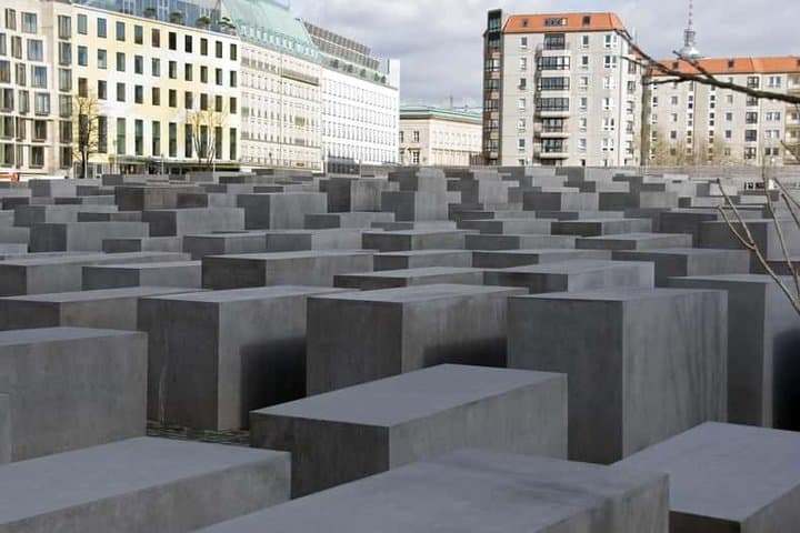 Tour a pie del Reichstag de Berlín y el Memorial del Holocausto — foto 3