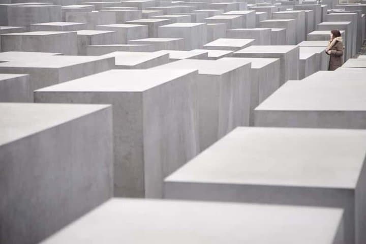 Tour a pie del Reichstag de Berlín y el Memorial del Holocausto — foto 4