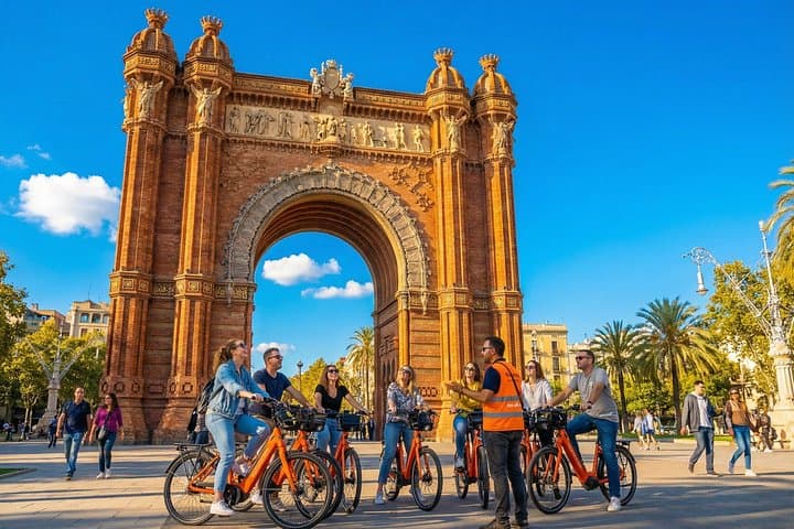 Tour in Bicicletta con Storie Locali a Barcellona con Opzione E-Bike — foto 4