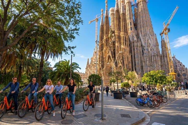 Tour in Bicicletta con Storie Locali a Barcellona con Opzione E-Bike — foto 5
