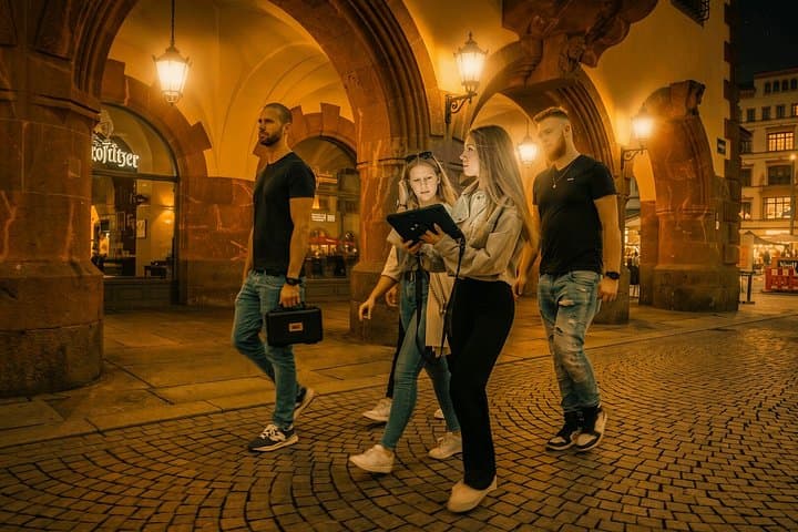 Caccia al Crimine di Notte a Colonia — foto 4