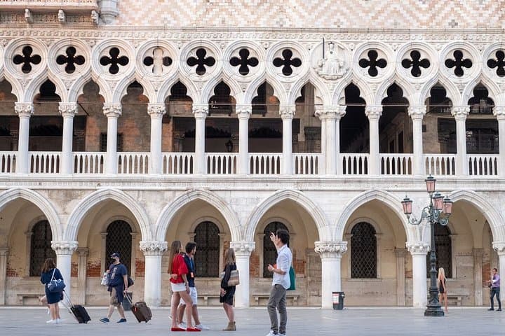 Tour della Basilica e del Palazzo Ducale con Giro in Gondola a Venezia — foto 2