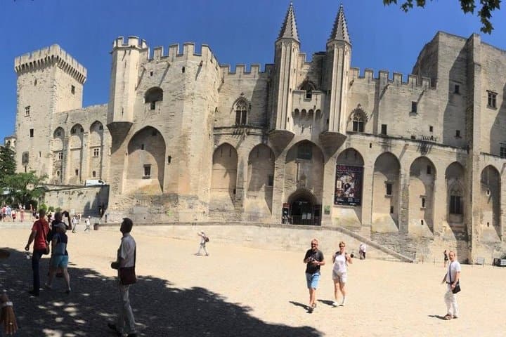 Paseo Cultural por Aviñón: Secretos de los Papas