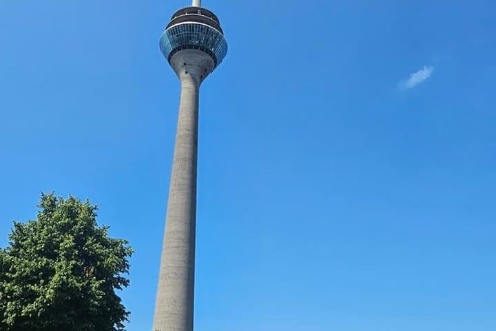 Tour Fotografico a Piedi di Düsseldorf con Ingresso alla Torre del Reno — foto 2